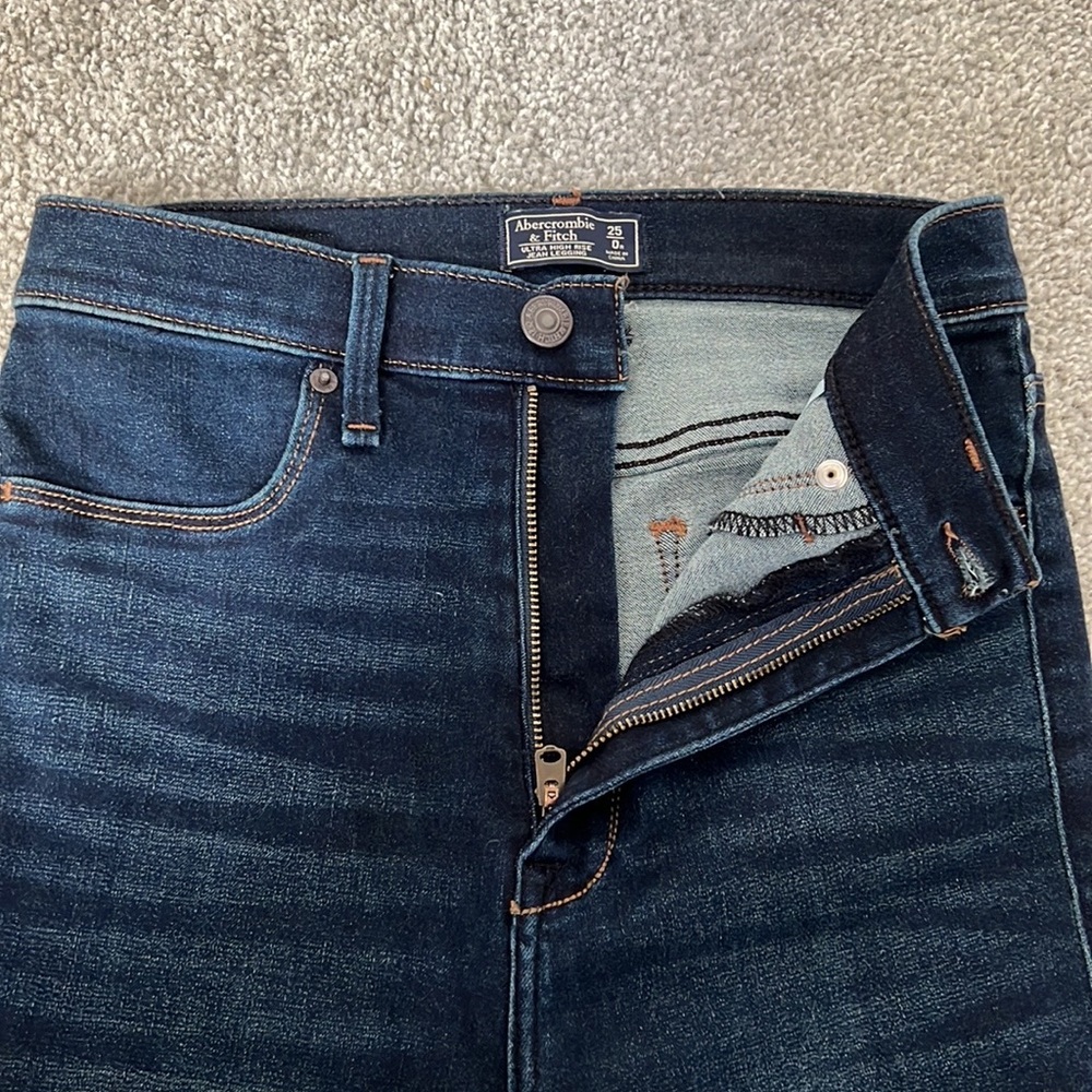 A&F Ultra High-Rise Legging Jean